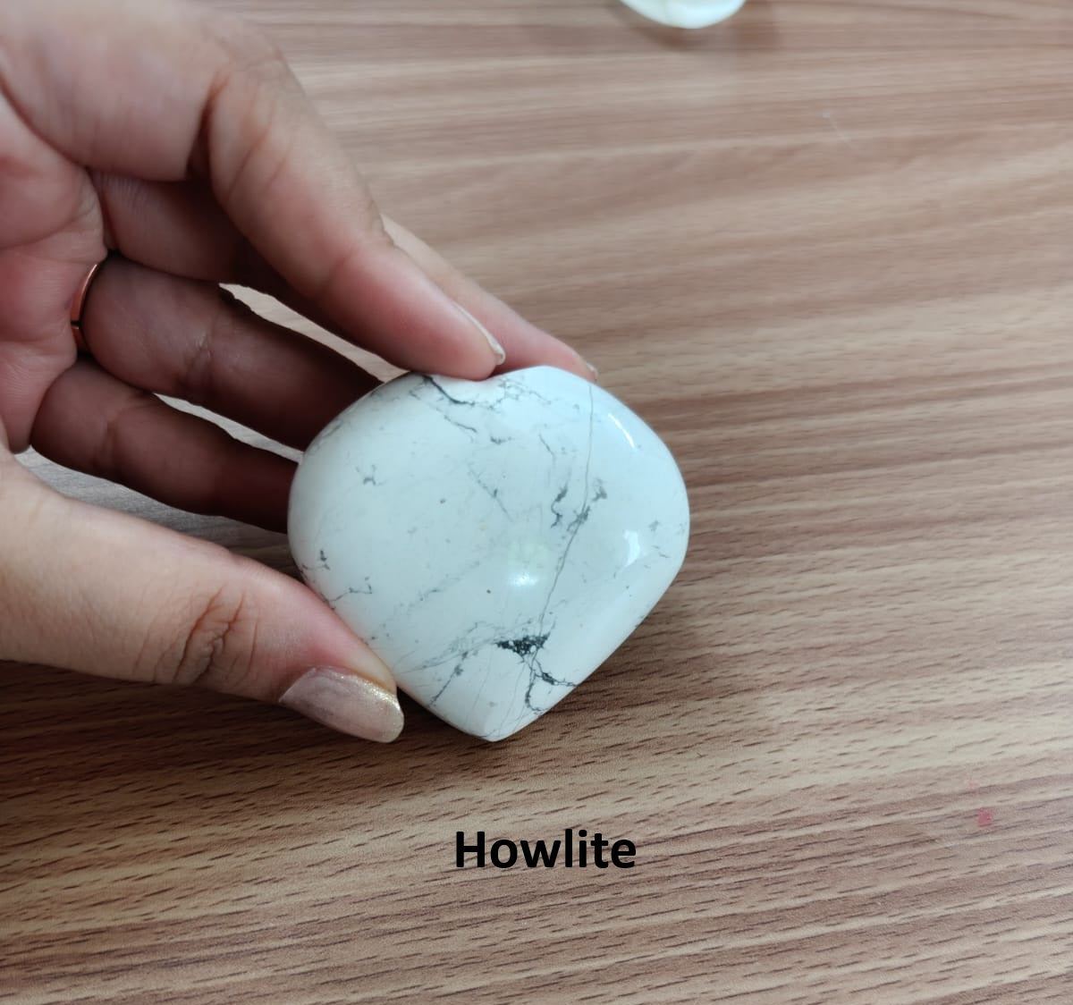 HOWLITE PALM STONE