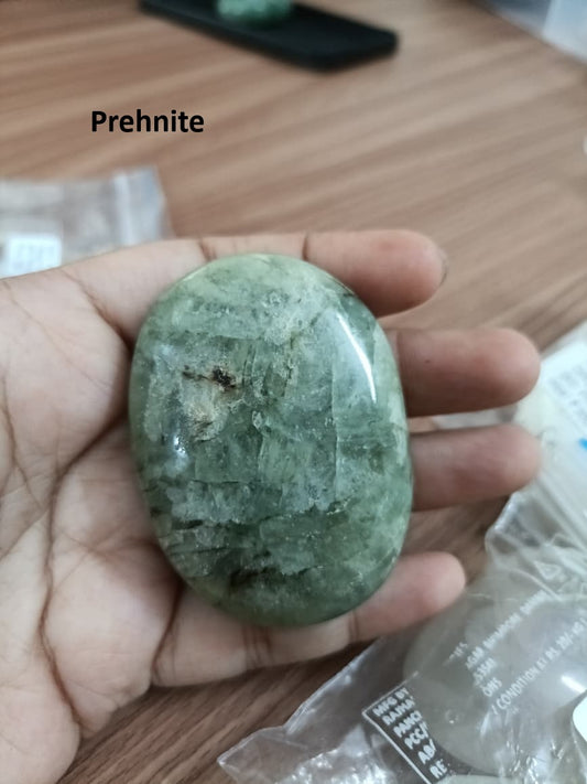 PREHNITE PALM STONE