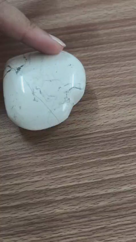 HOWLITE PALM STONE